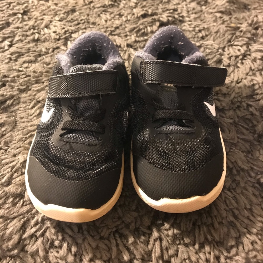 Nike Revolution 3’s